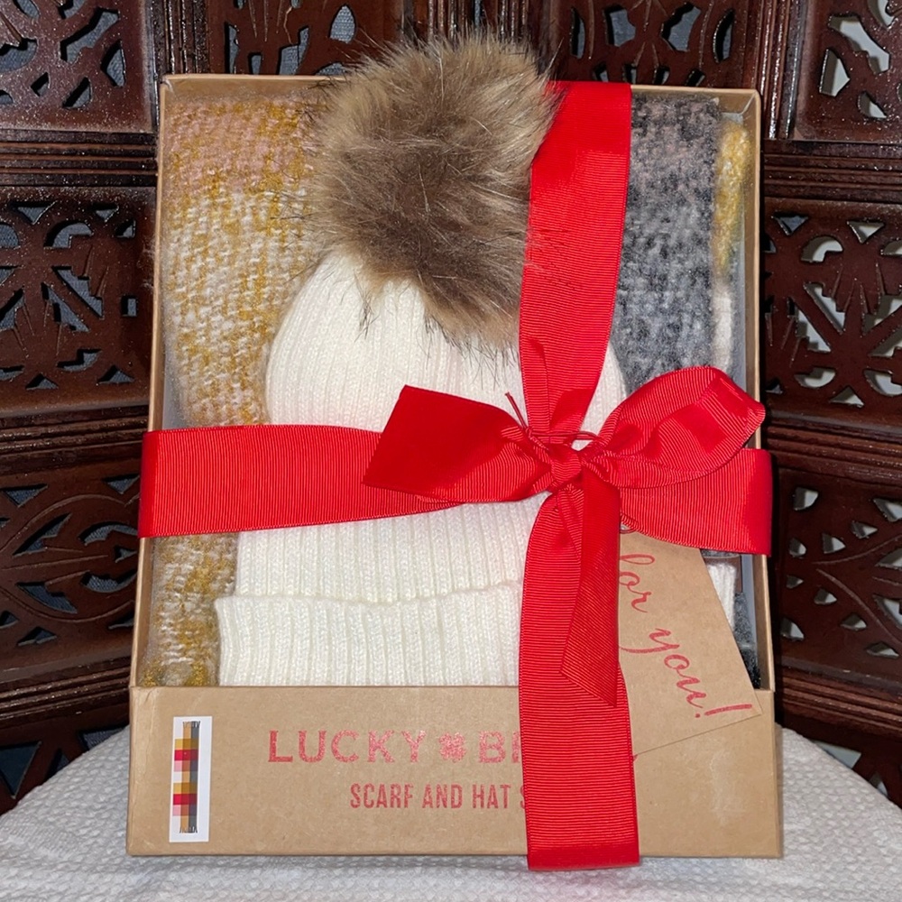 NIB Lucky Brand Ladies Hat & Scarf Set. - Picture 2 of 7
